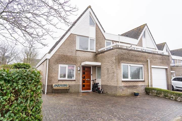 Photo of property Willem Joseph van Ghentstraat 24, Hellevoetsluis