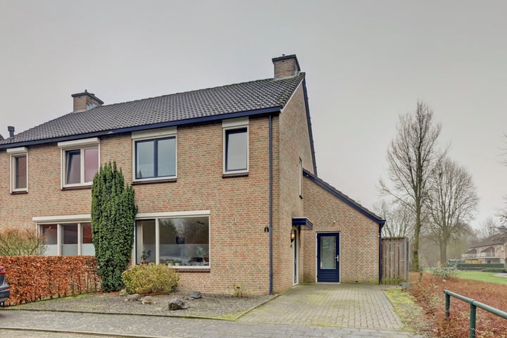 Photo of property Willem van Heukelomstraat 2, Helden