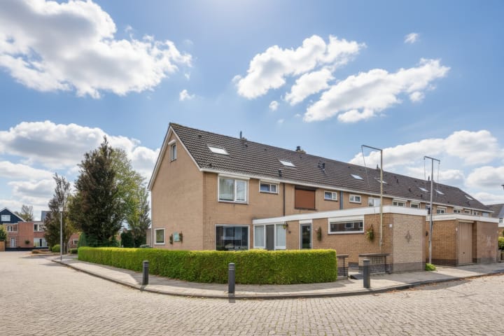 Willem van Nieuwenhovenstraat 13 in Volendam