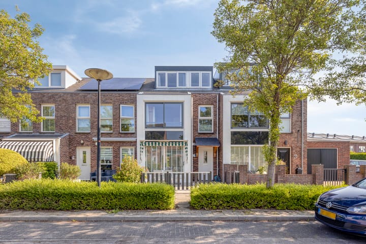 Photo of property Wim Sonneveldlaan 17, Beverwijk