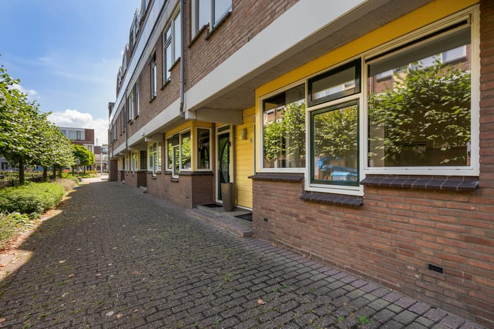 Winkelhoeve 16 in Vlaardingen photo