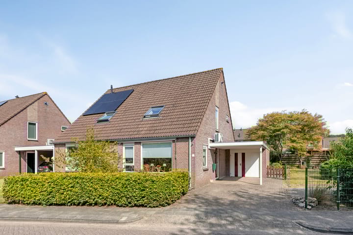 Photo of property Winkelmaad 2, Oosterwolde