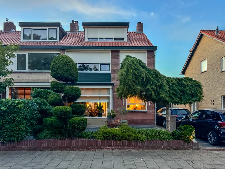 Wolff en Dekenlaan 15 in Driehuis NH Foto