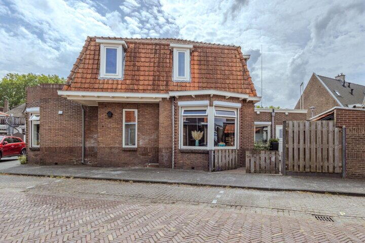 Online Woningbrochure for www.admiraalderuyterstraat85.nl