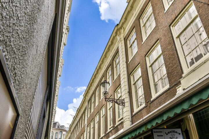 Online Woningbrochure for www.sintluciensteeg17c.nl