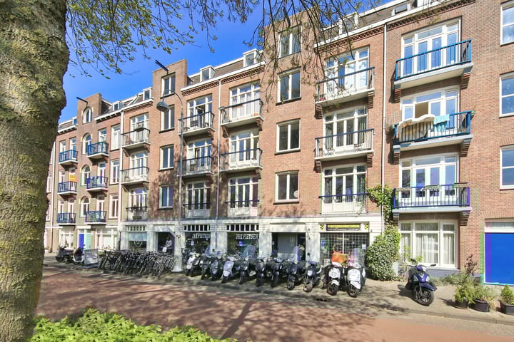 Zaanstraat 146 in Amsterdam photo