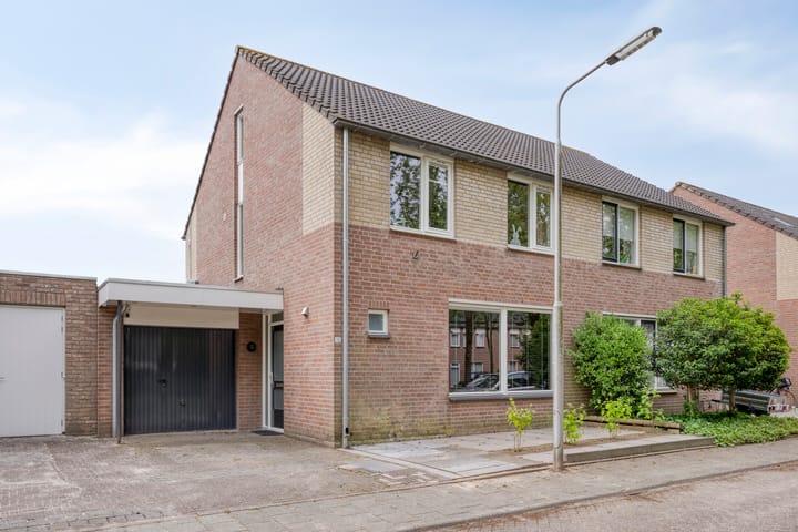 Zalm 10 in Oss