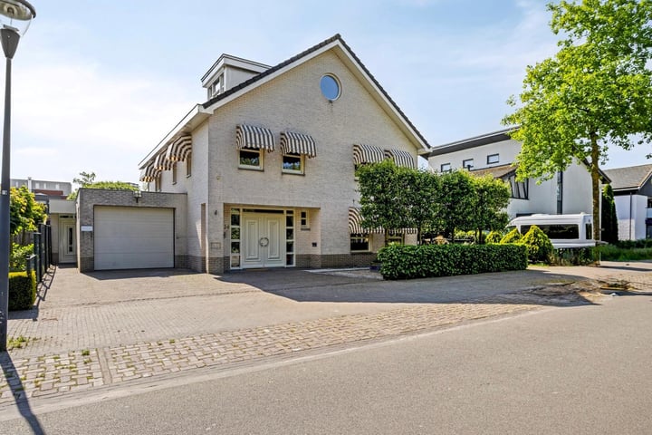 Photo of property Zandhagedis 34, Eindhoven