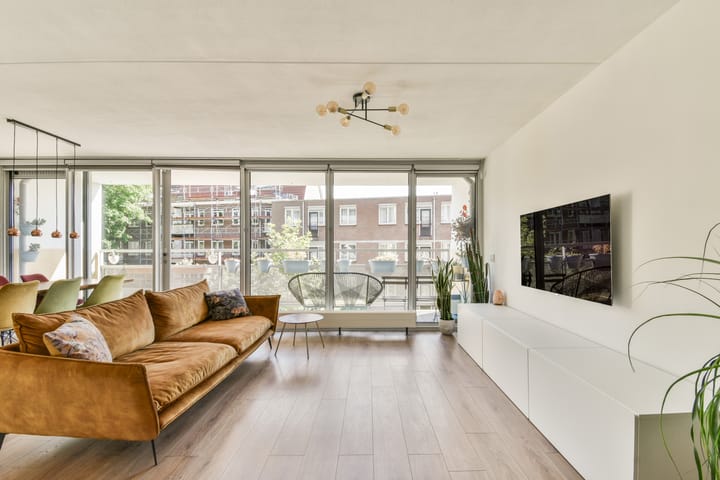 Zeeburgerdijk 544 in Amsterdam foto