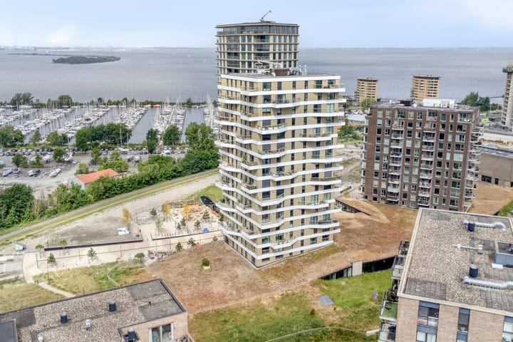 Zeeduinweg 610 in Almere foto