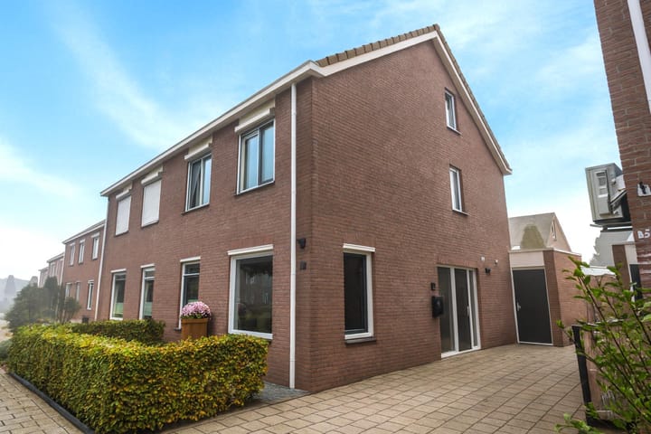 Photo of property Zeegravensingel 61, IJsselmuiden