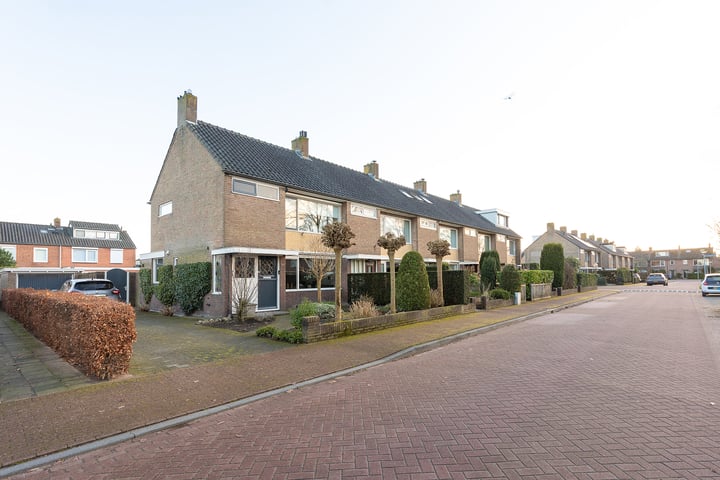 Zenderlaan 19 in Huizen