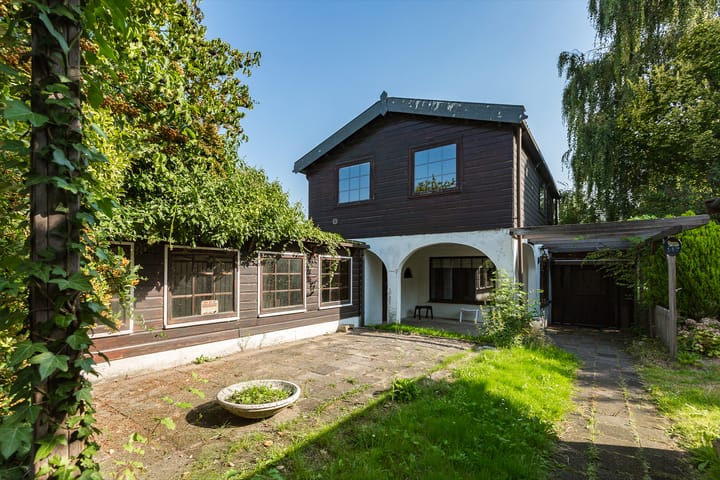 Zestienhovensekade 147 in Rotterdam