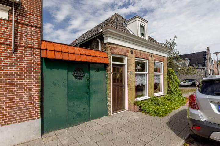 Zestienhovensekade 59 in Rotterdam
