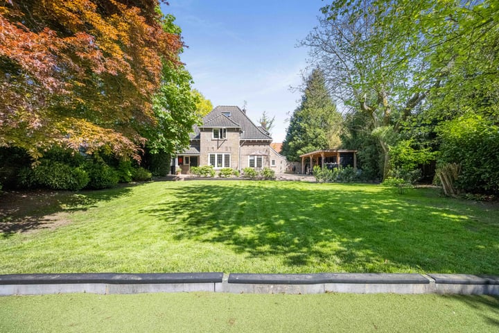 Zevenend 81 in Laren
