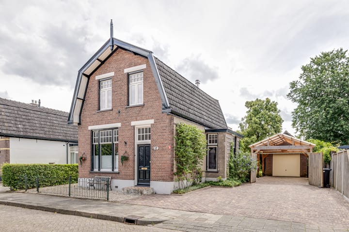 Zevenhuizenseweg 12 in Apeldoorn photo