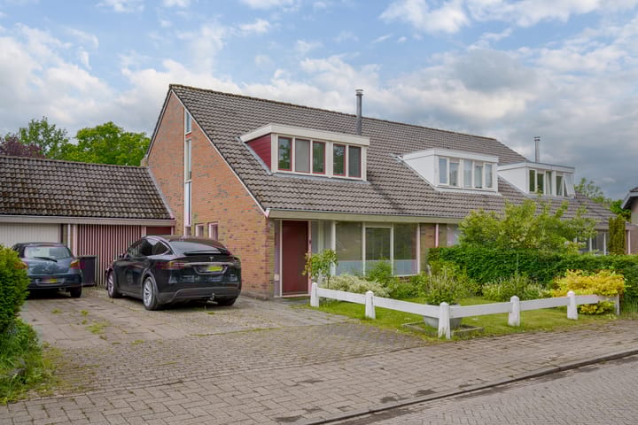 Zijpendaal 37 in Roden