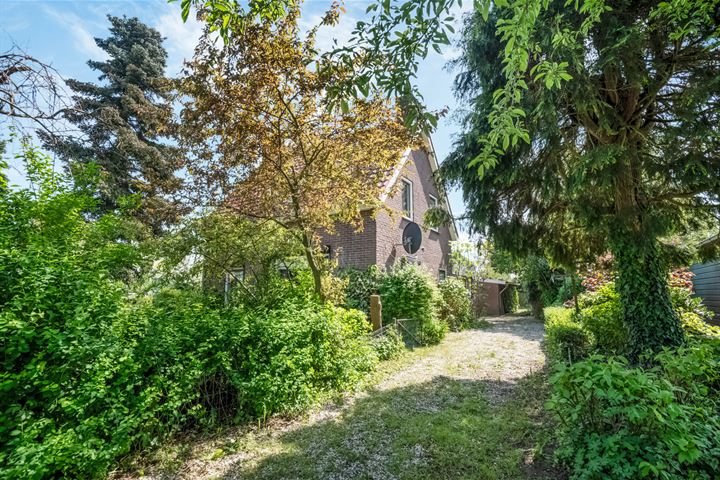 Zijweg Oude Tielseweg 1 in Wadenoijen