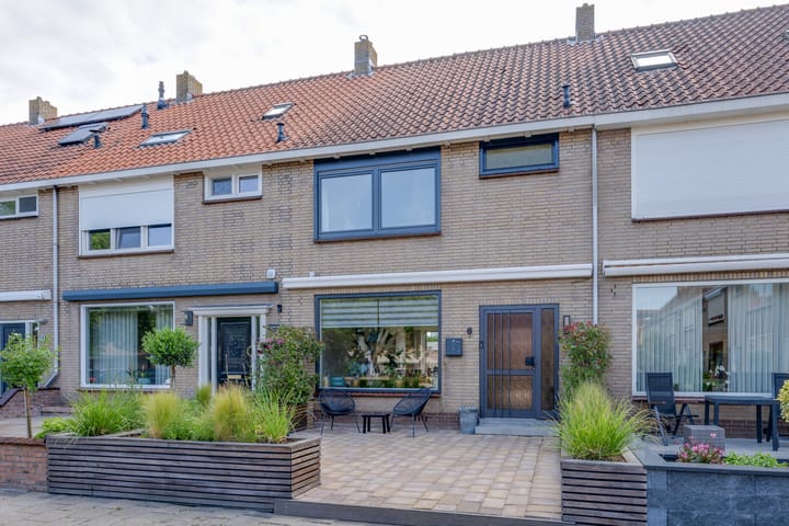Zilvermeeuwplantsoen 6 in Volendam