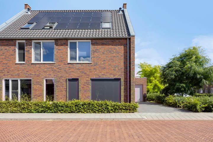 Zilverschoon 18 in Made