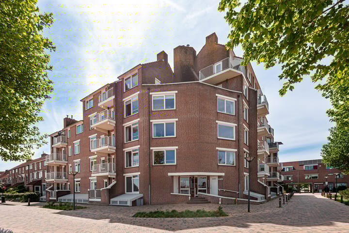 Zomerkade 246 in Huizen