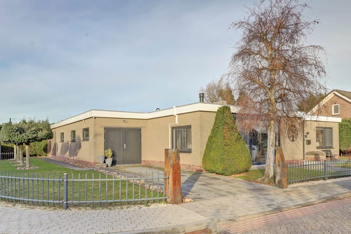 Zonnebloemstraat 1 in Colijnsplaat