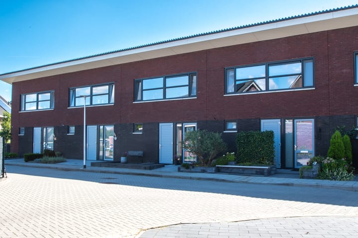 Zonnebloemstraat 10 in Goor foto
