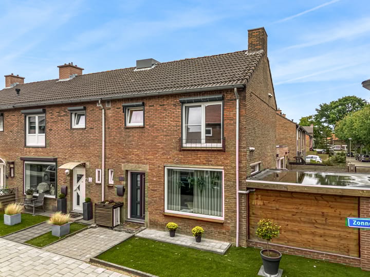 Zonnebloemstraat 2 in Geleen