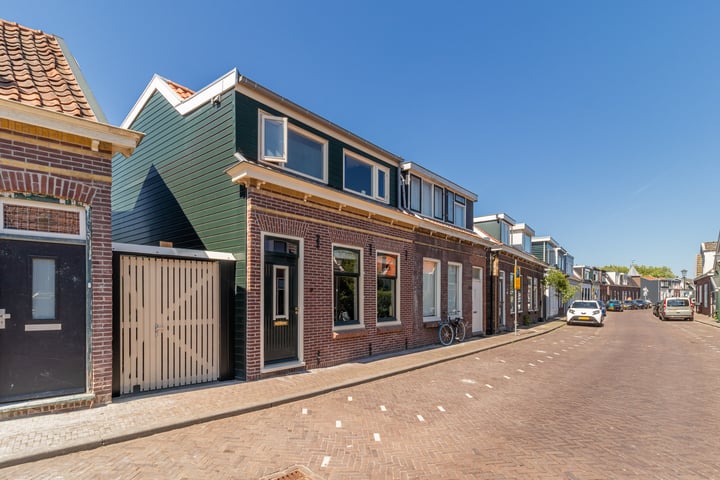 Zuiddijk 352 in Zaandam