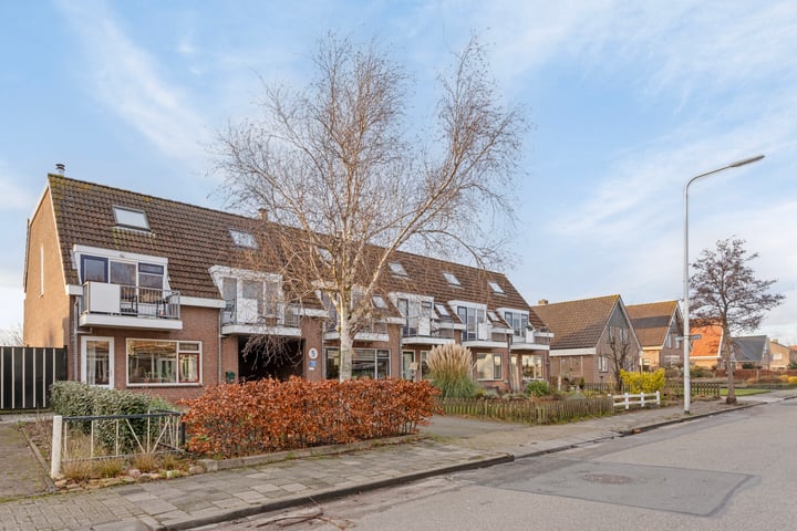 Zuideinde 130a in Roelofarendsveen