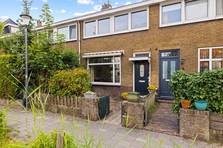 Zuideinde 6 in Oostzaan