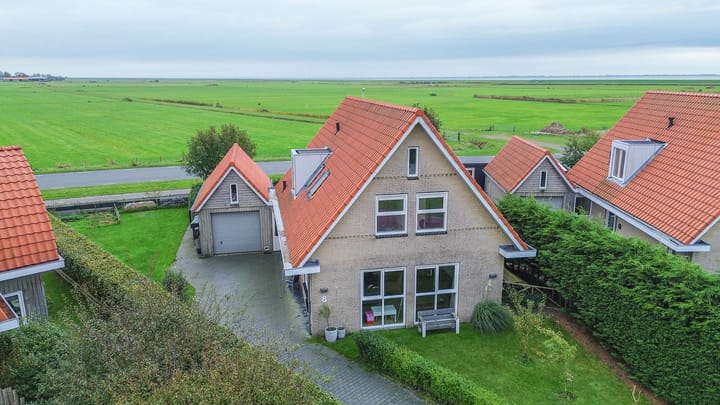 Zuiderspruit 8 in Nes