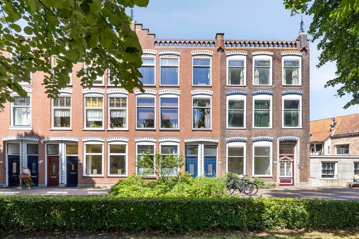 Zuiderstraat 328 in Delft