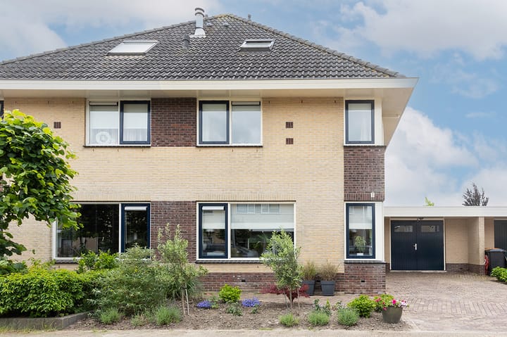 Zuiderwoid 19 in Lutjebroek