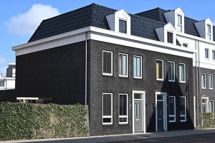Photo of property Zuiderzeelaan 42, Landsmeer