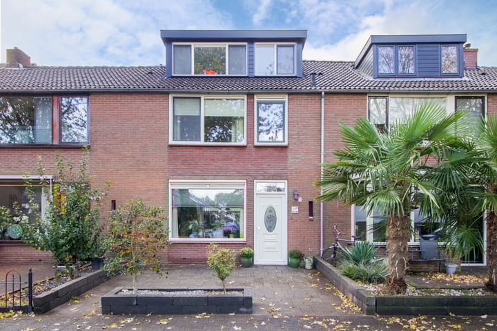 Zuiderzeelaan 42 in Bunschoten-Spakenburg