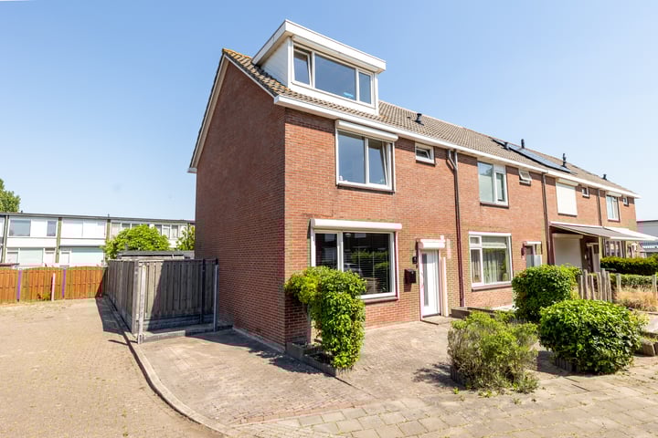 Zuiderzeestraat 8 in Oost-Souburg
