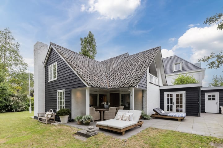 Zuidlaan 14 in Bergen (NH) foto