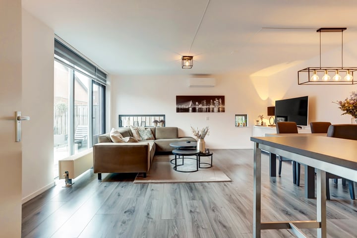 Zuidzijdsedijk 17 in Hoogvliet Rotterdam