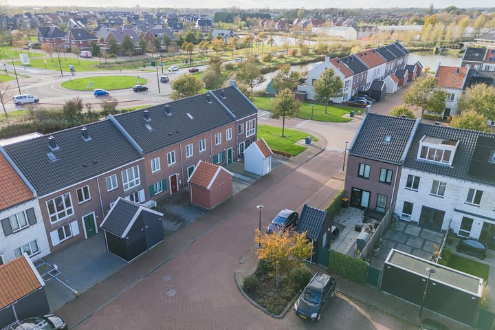 Photo of property Zuijder Vlaerdinge 111, Heerhugowaard