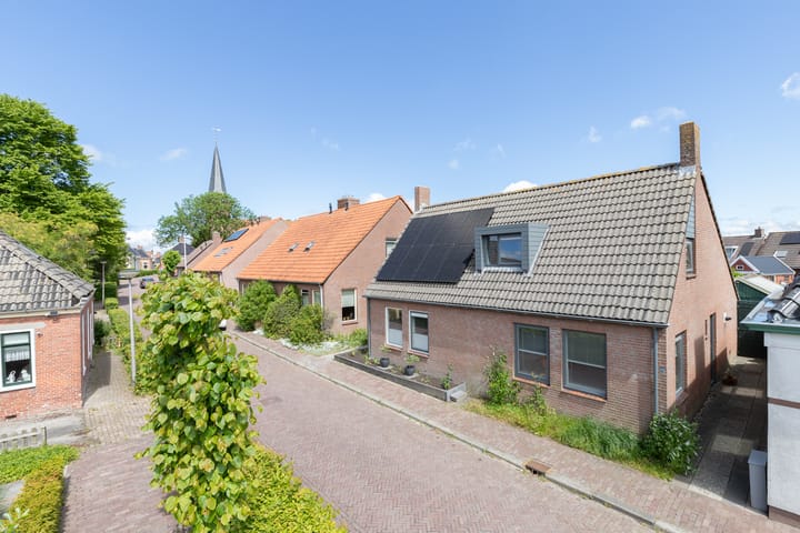 Zuster A. Westerhofstraat 24 in Leens