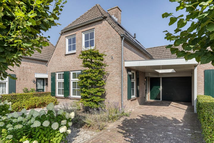 Zuster Stellalaan 33 in Heeze