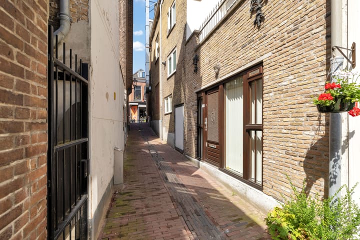 Photo of property Zwaansteeg 10, Schiedam