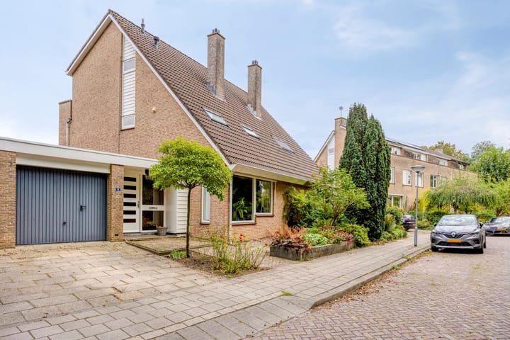 Zwaanwijk 6 in Zwijndrecht