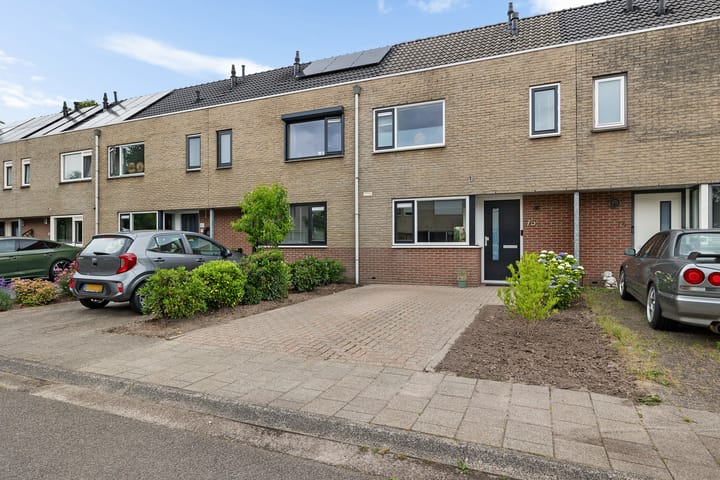 Zwaluwenveld 75 in Emmen