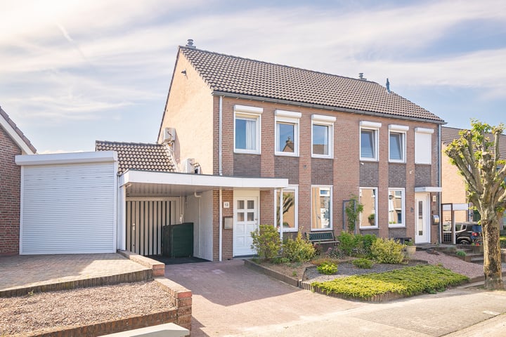 Zwaluwhof 12 in Elsloo foto