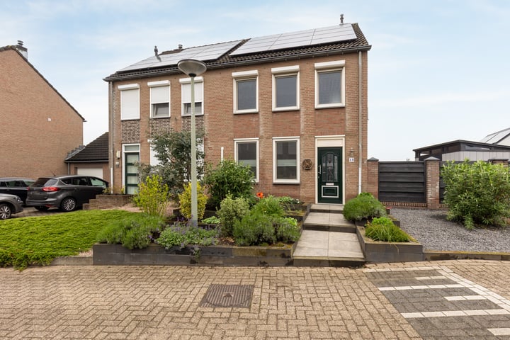Zwaluwhof 15 in Elsloo