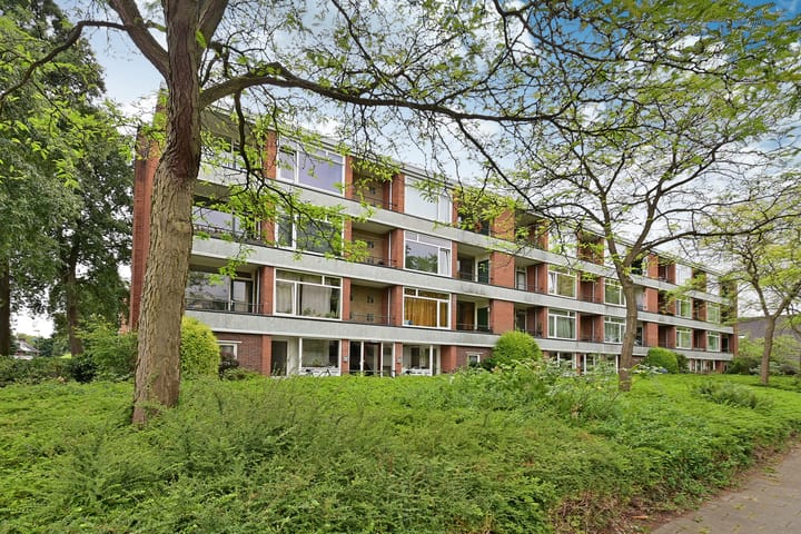 Zwaluwlaan 14 in Bussum