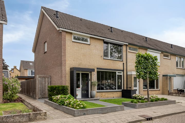 Photo of property Zwaluwstraat 17, Goor