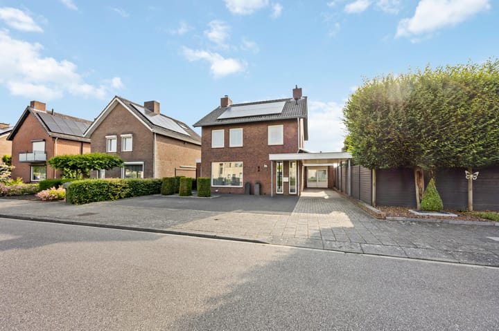 Zwaluwstraat 23 in Sint Joost